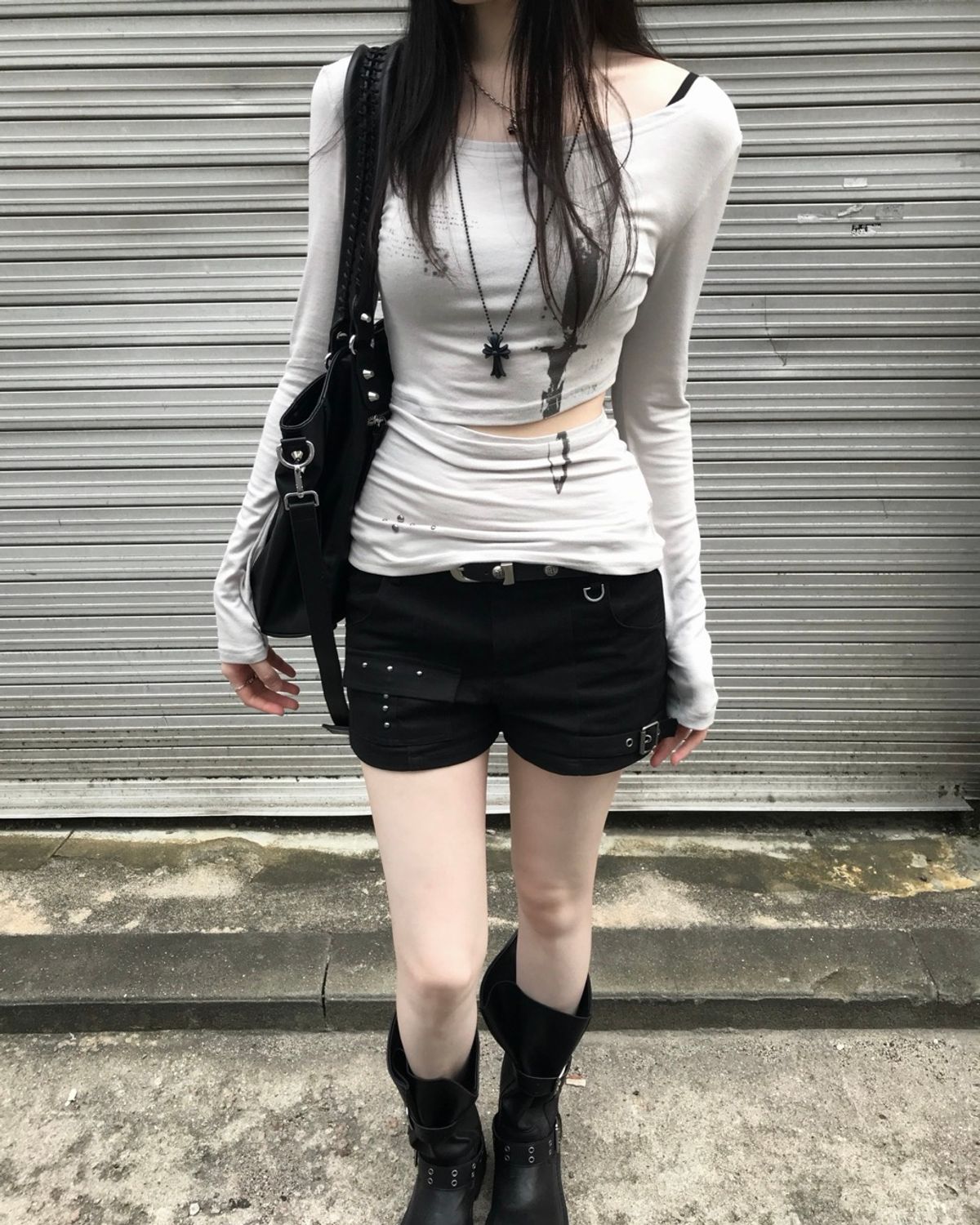 리버뉴스(LIBERALNEWS) DAGGER SLASH FLARED LONG-SLEEVE_ASH GRAY