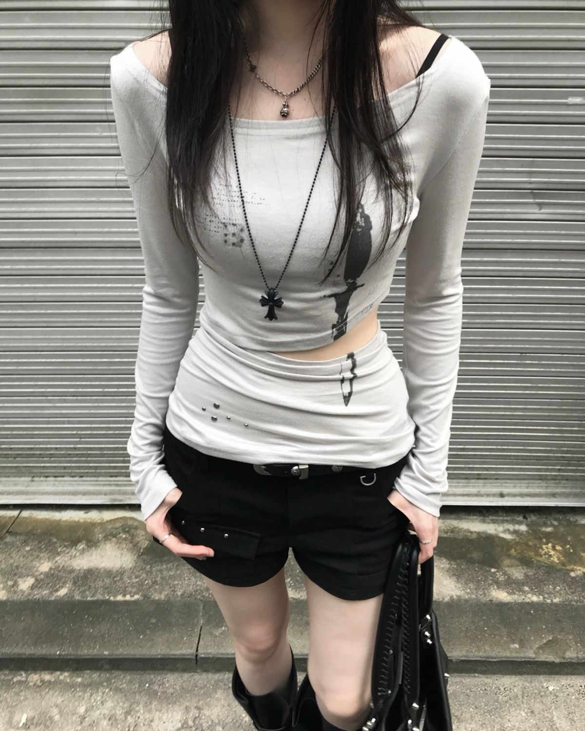리버뉴스(LIBERALNEWS) DAGGER SLASH FLARED LONG-SLEEVE_ASH GRAY