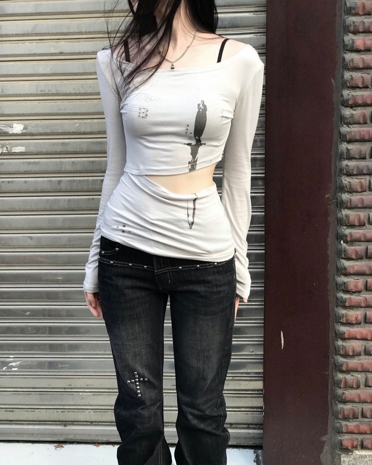 리버뉴스(LIBERALNEWS) DAGGER SLASH FLARED LONG-SLEEVE_ASH GRAY