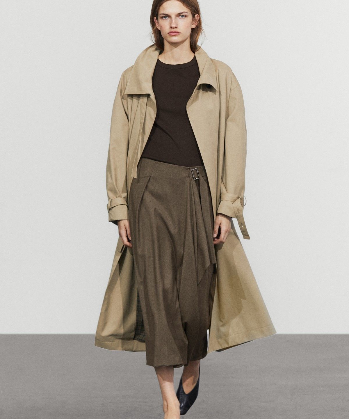 마시모두띠(MASSIMO DUTTI) 버클 디테일 미디 스커트