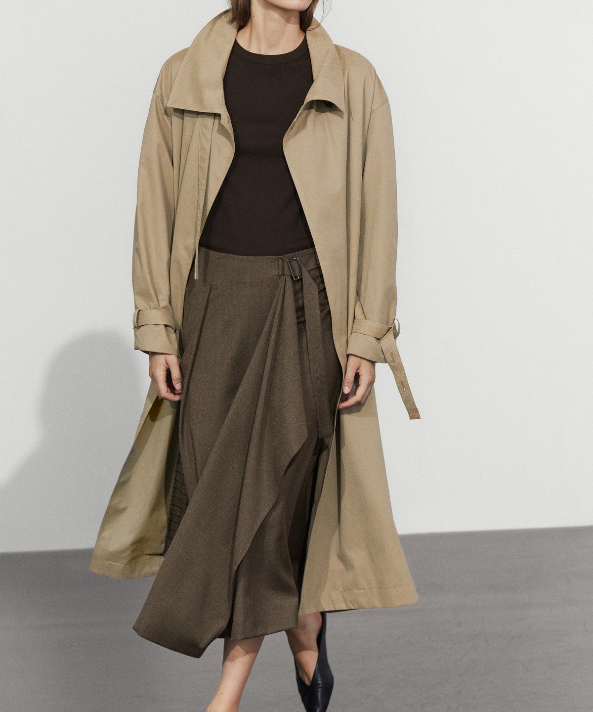 마시모두띠(MASSIMO DUTTI) 버클 디테일 미디 스커트