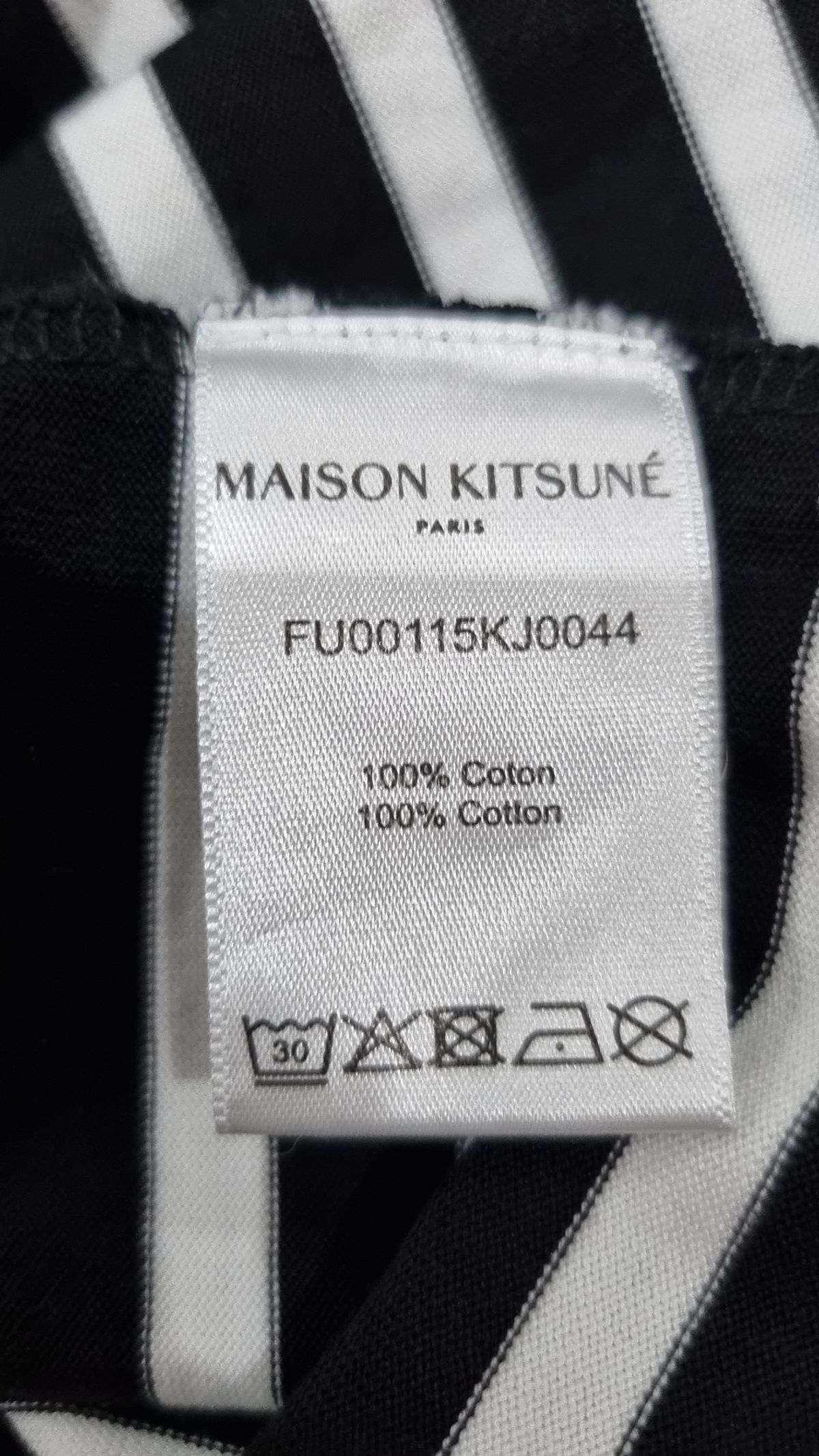 메종 키츠네(MAISON KITSUNE) 공용 트리컬러 폭스 패치 클래식 마린 티셔츠 - 네이비:화이트 / FU00115KJ0044S480 M