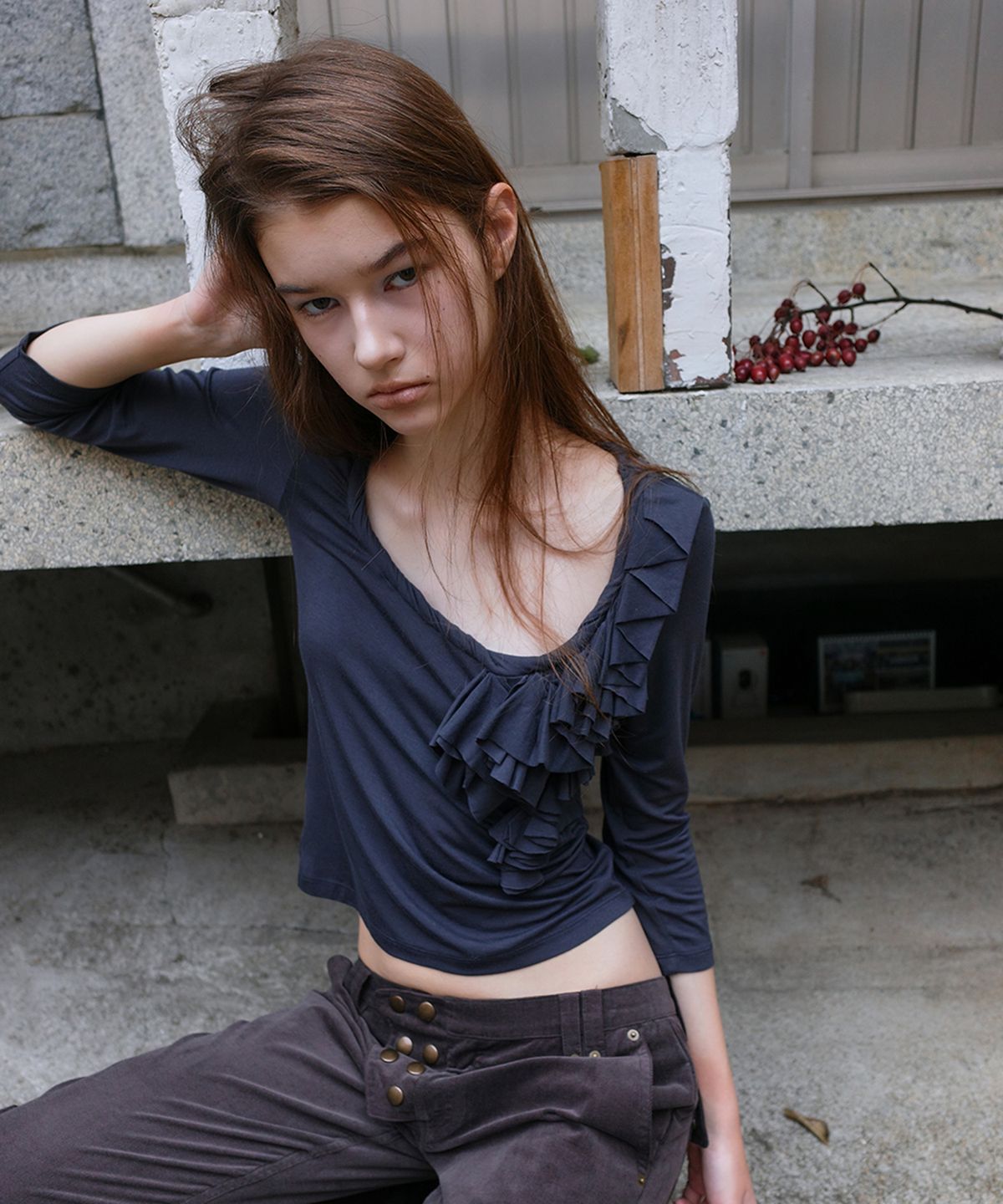 필세(PHILCE) Ruffle Half Sleeve, Charcoal