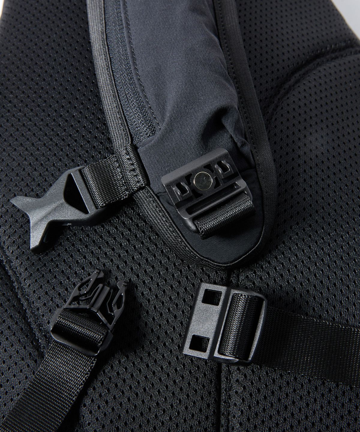 헬리녹스 웨어(HELINOX WEAR) 라지 슬링백_Black