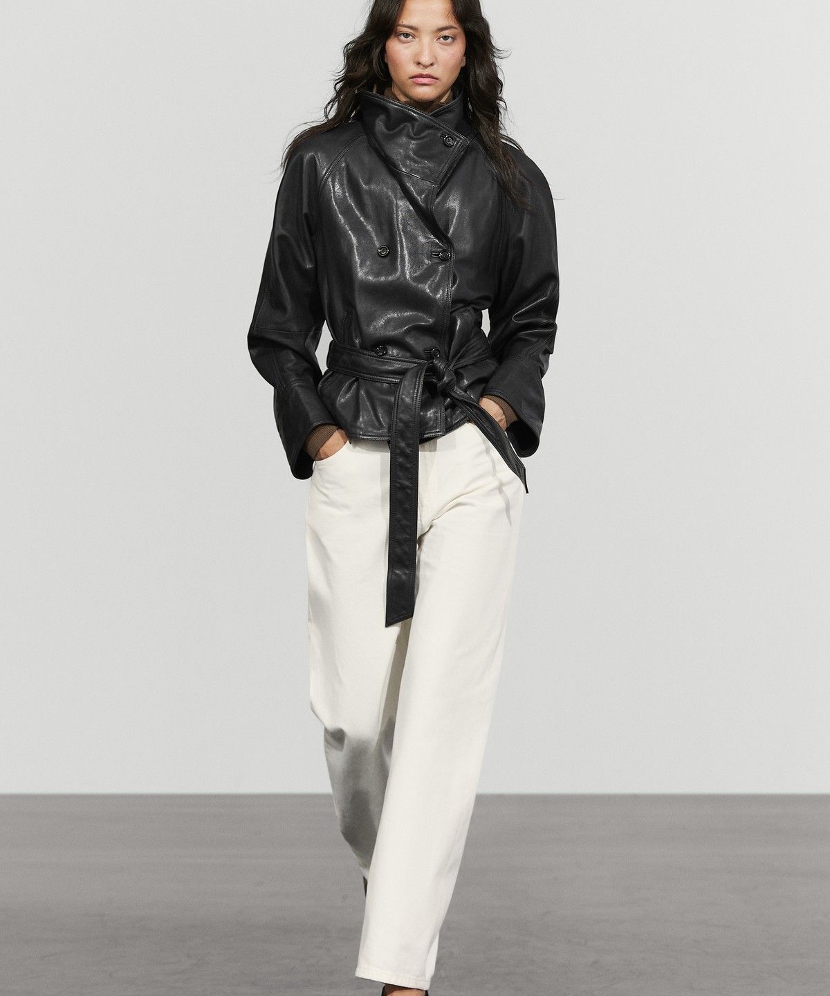 마시모두띠(MASSIMO DUTTI) 터틀넥 가죽 쇼트 트렌치코트