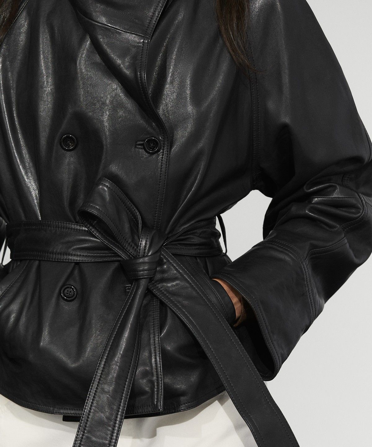 마시모두띠(MASSIMO DUTTI) 터틀넥 가죽 쇼트 트렌치코트