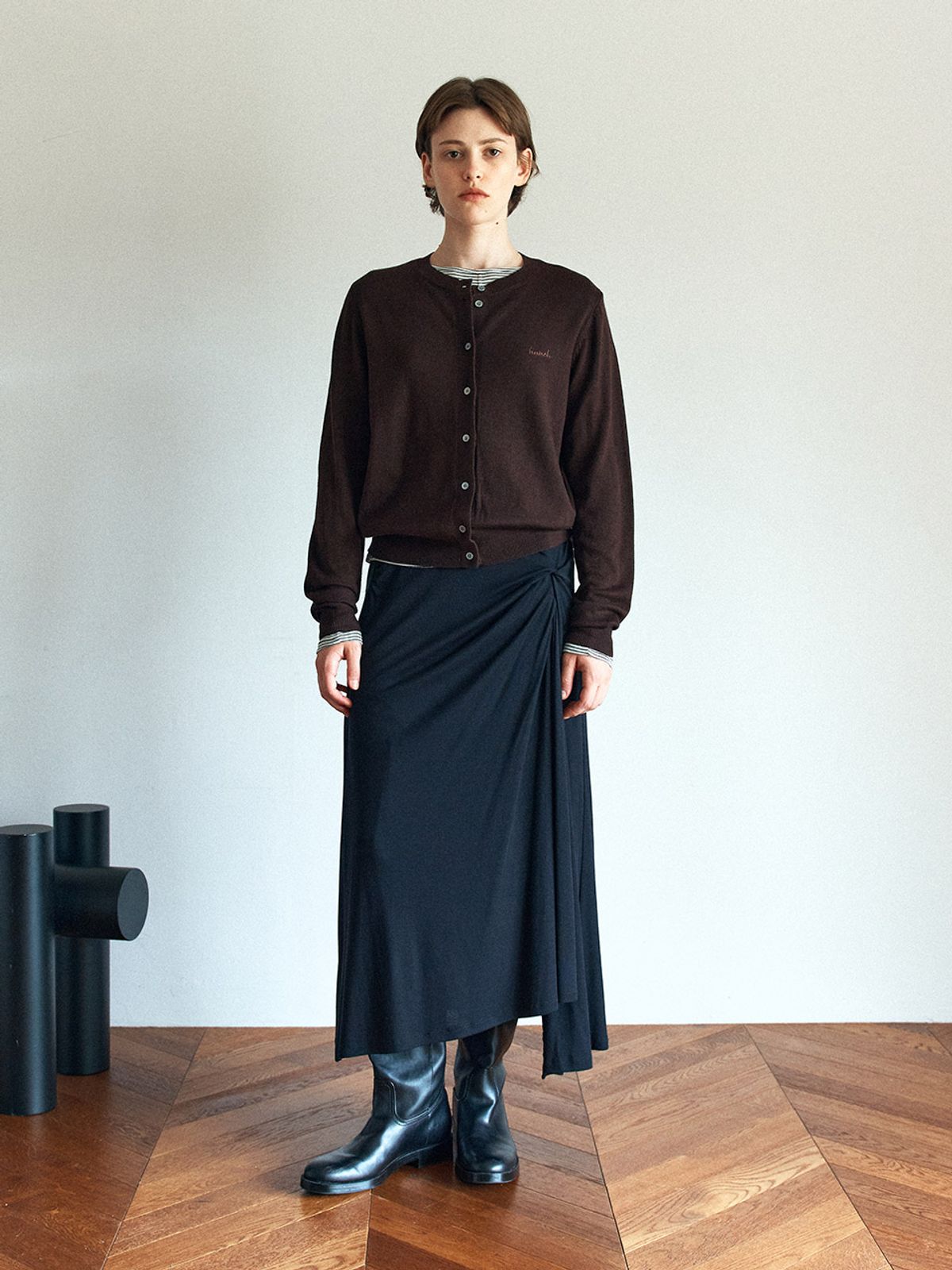 헌치(HUNCH) Twist Detail Asymmetric Skirt