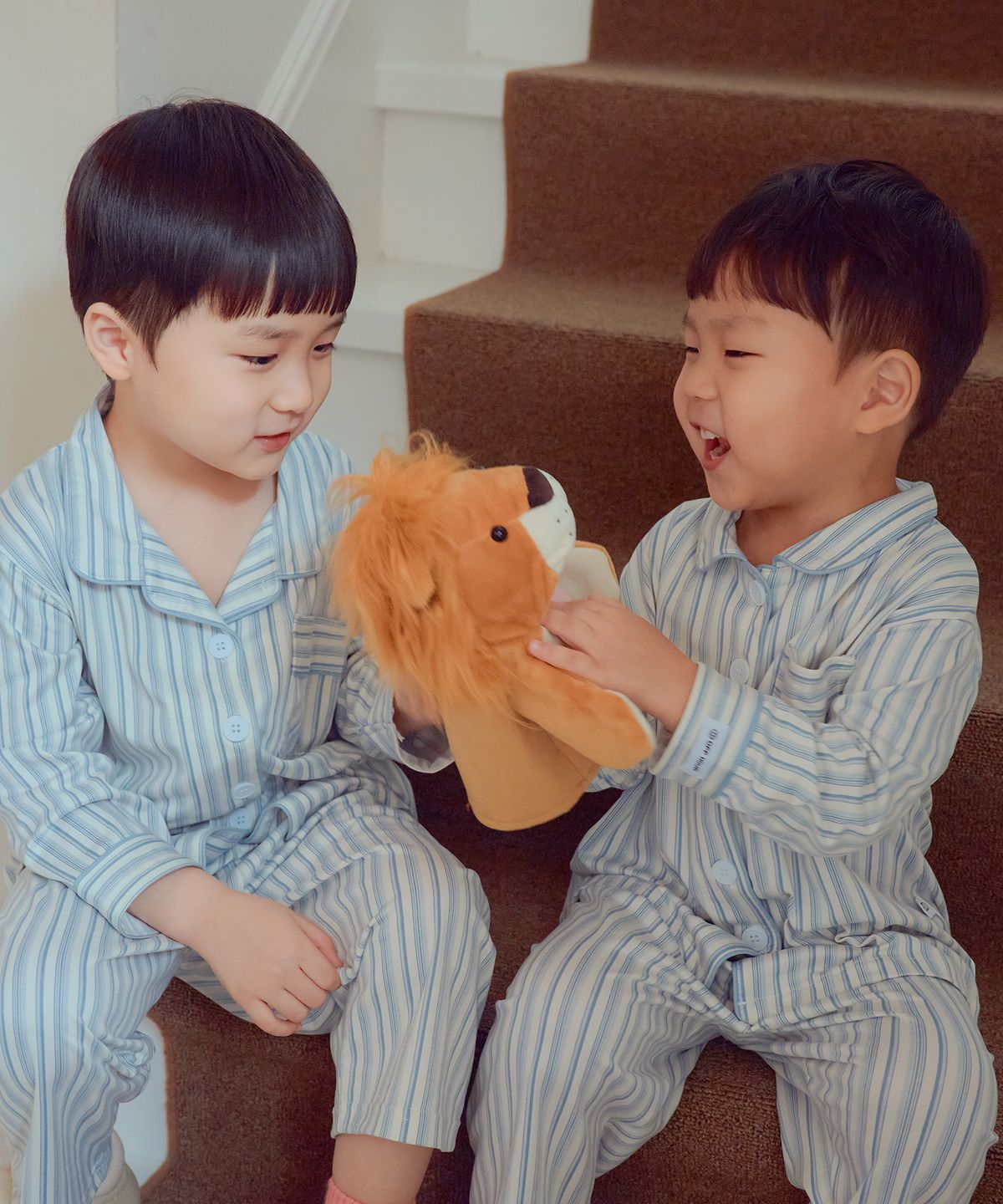 오프아워 키즈(OFFHOUR KIDS) [2SET] 에반 피치플러프 키즈 긴팔 잠옷 세트