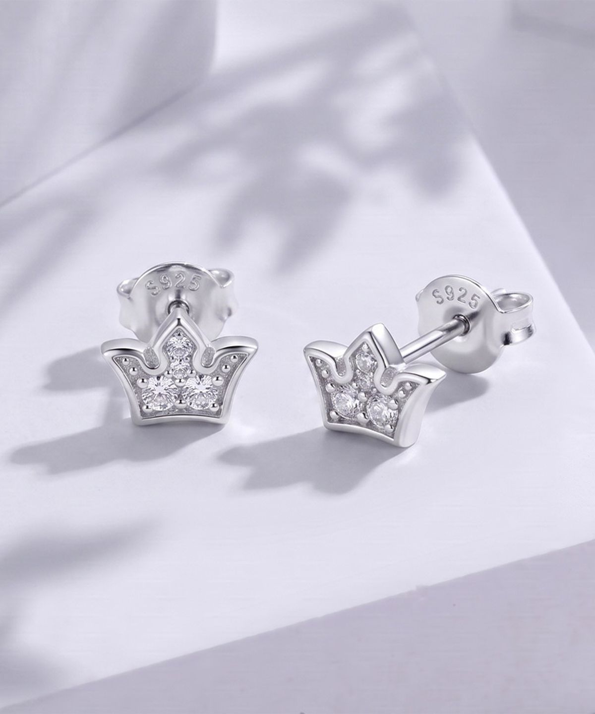 엘렌쥬얼리(HELENE JEWELRY) 실버 925 Silver 크라운 큐빅 은 귀걸이