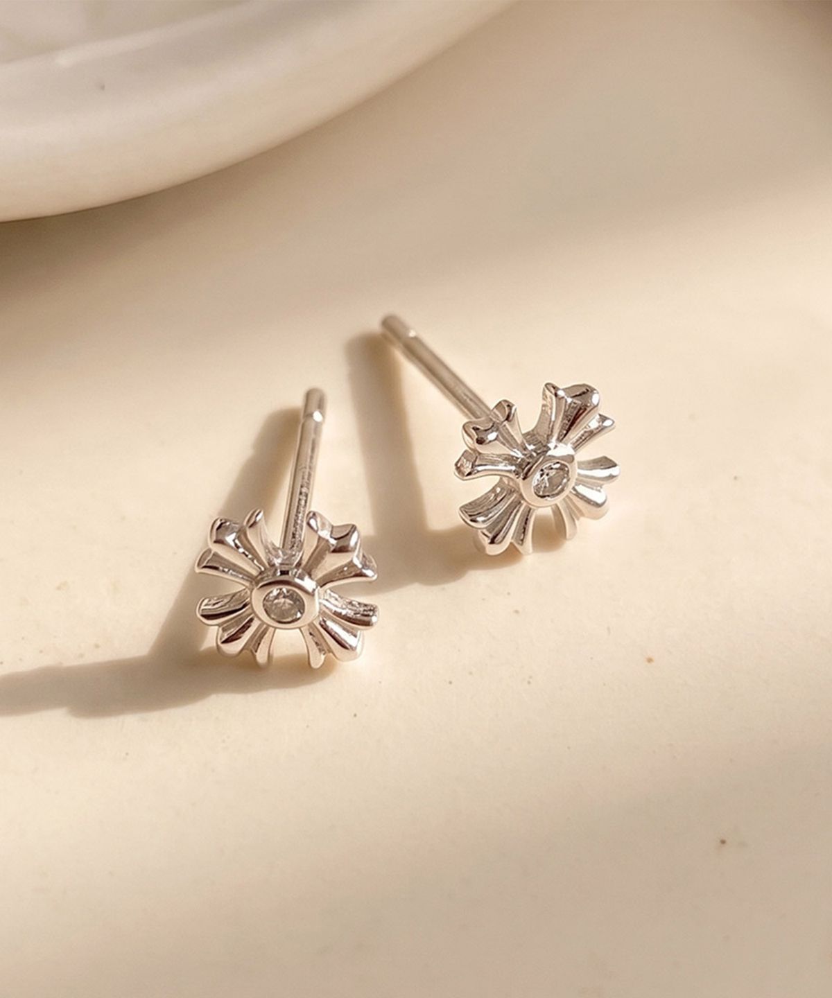 엘렌쥬얼리(HELENE JEWELRY) 실버 925 Silver 폴센 크로스 십자가 은 귀걸이