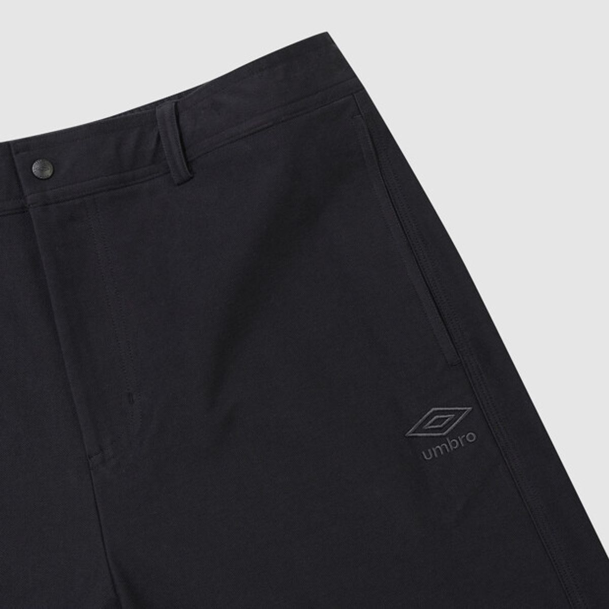 엄브로(UMBRO) 트윌 이중지 커브드 핏 팬츠 블랙 UR313CPT99