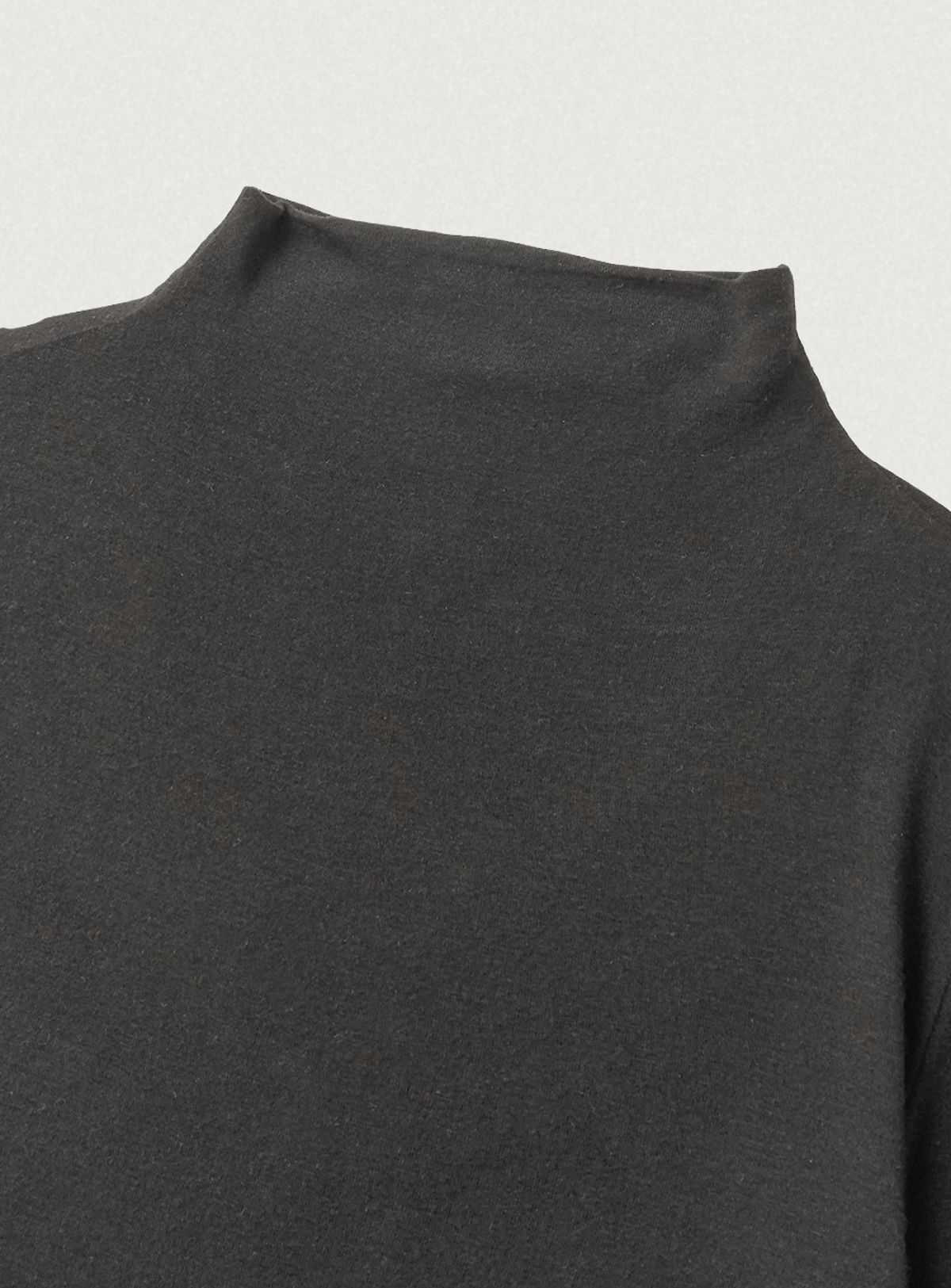 더바넷(THEBARNNET) Wool Tencel Mock-Neck Long Sleeve T-Shirt_Charcoal