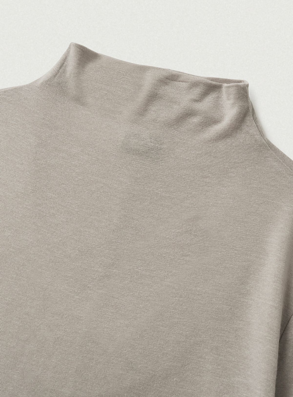 더바넷(THEBARNNET) Wool Tencel Mock-Neck Long Sleeve T-Shirt_Beige