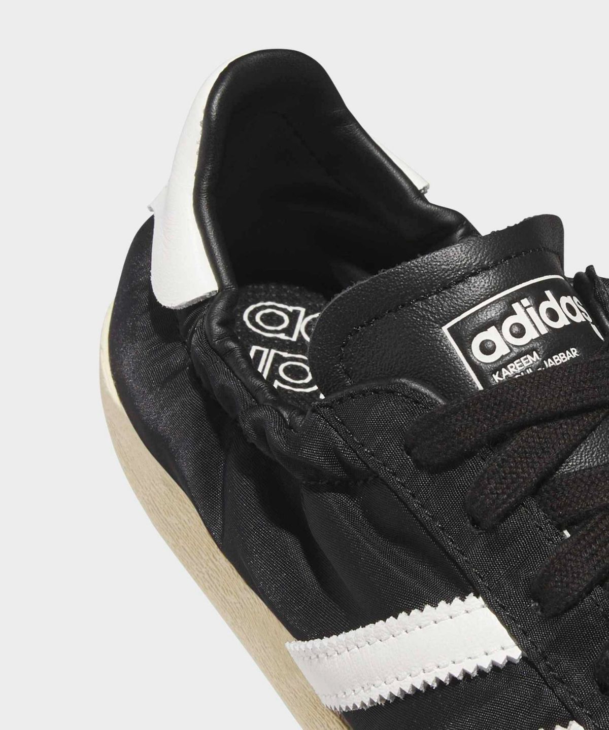 아디다스(ADIDAS) 자바 로우 스크런치 - 블랙:화이트:웜바닐라 / KK3997