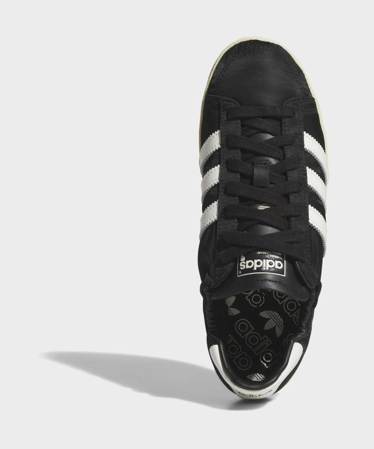 아디다스(ADIDAS) 자바 로우 스크런치 - 블랙:화이트:웜바닐라 / KK3997