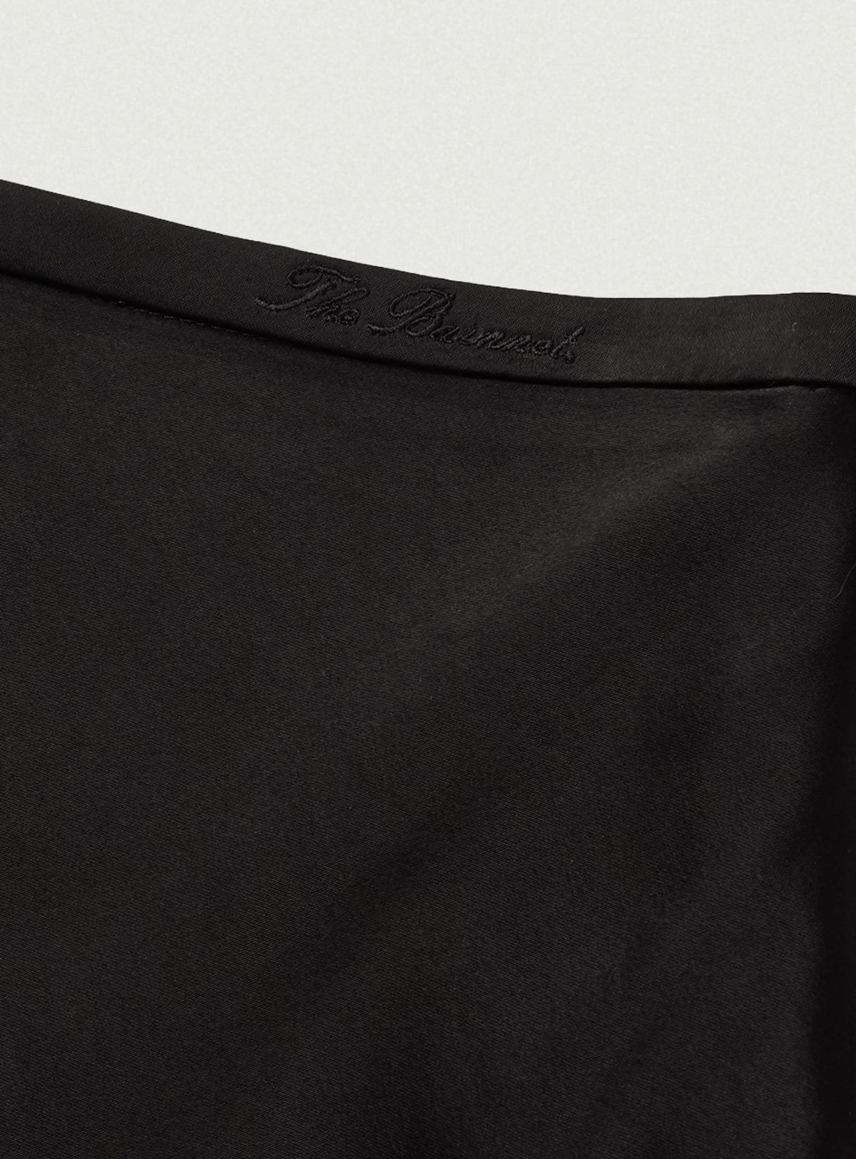 더바넷(THEBARNNET) Glow Satin Midi Skirt_Black
