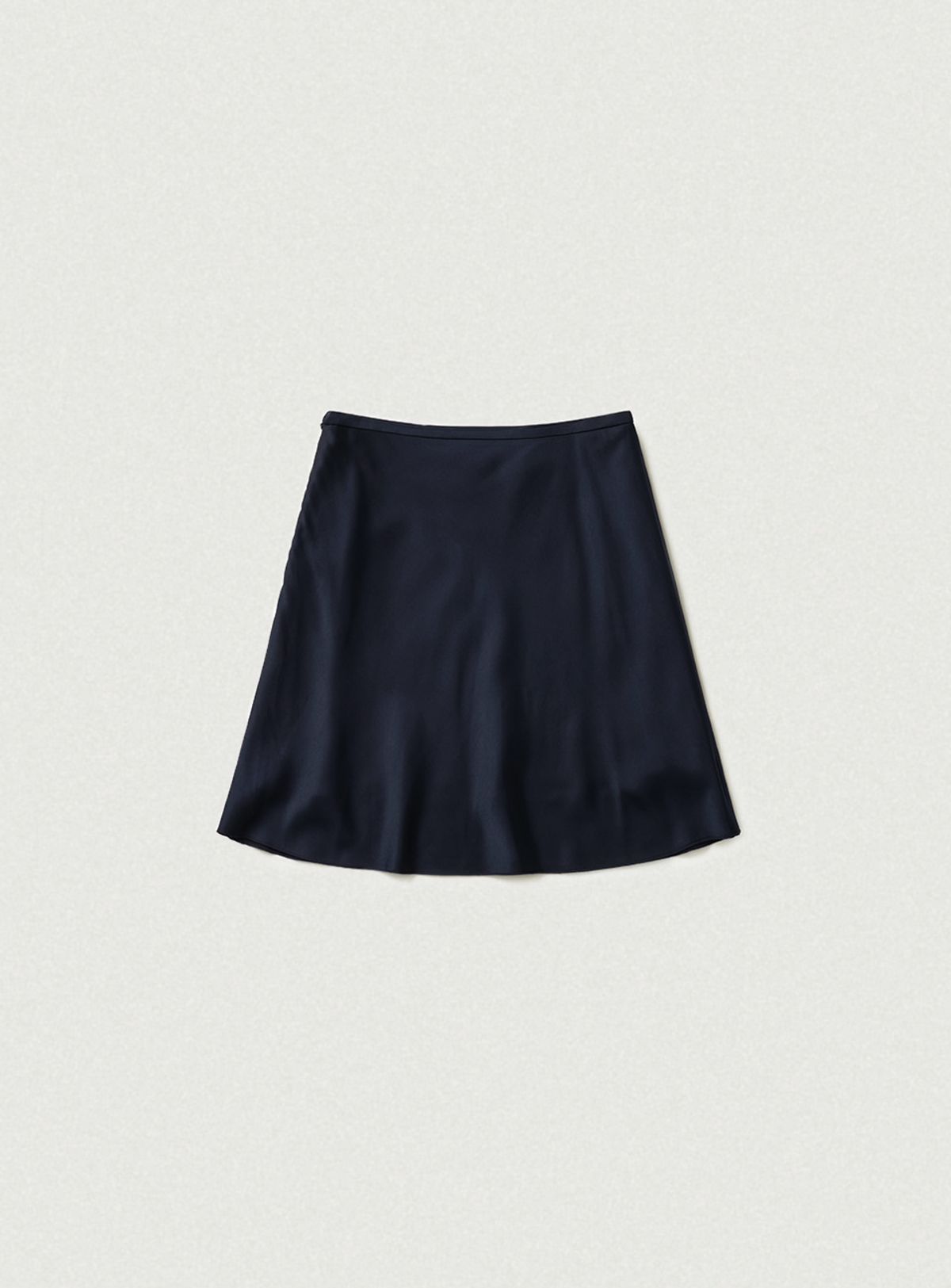 더바넷(THEBARNNET) Glow Satin Midi Skirt_Navy