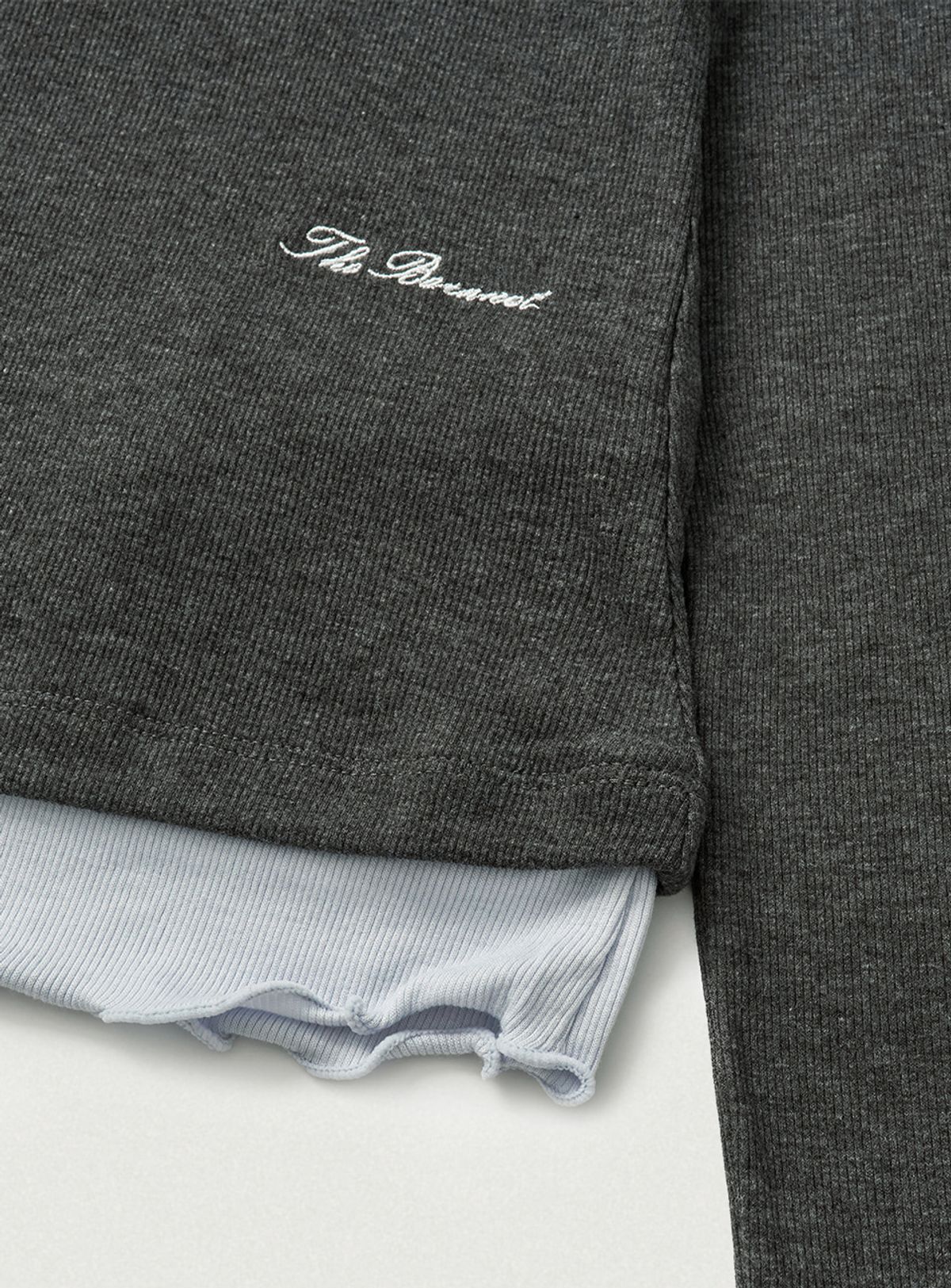 더바넷(THEBARNNET) Aimee Slim Layered T-shirt_Charcoal