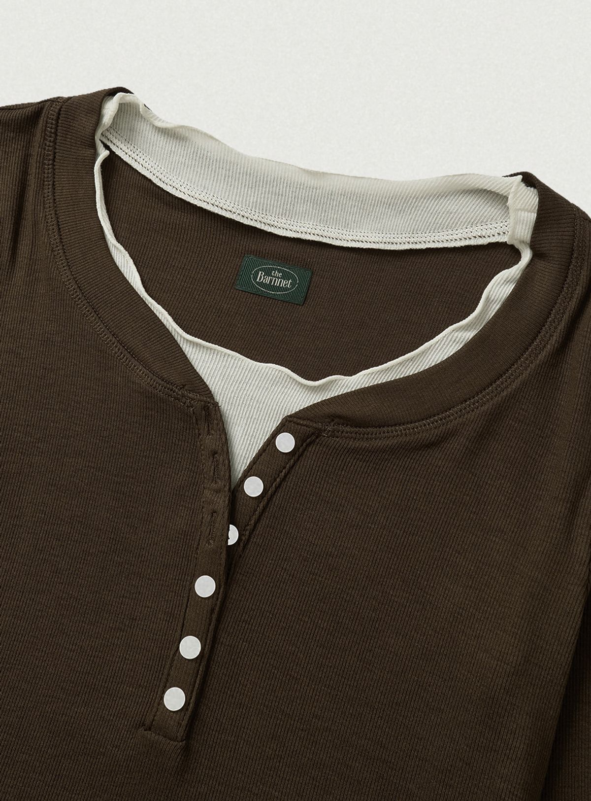 더바넷(THEBARNNET) Aimee Slim Layered T-shirt_Brown