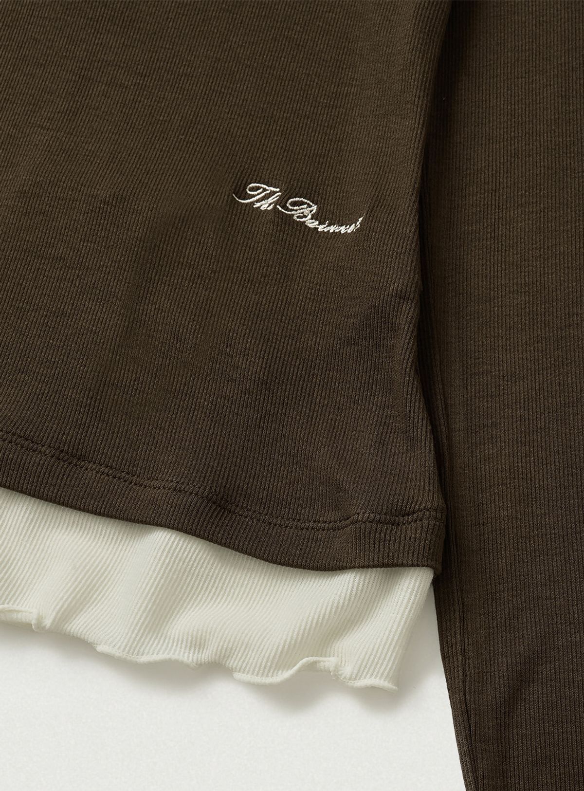 더바넷(THEBARNNET) Aimee Slim Layered T-shirt_Brown