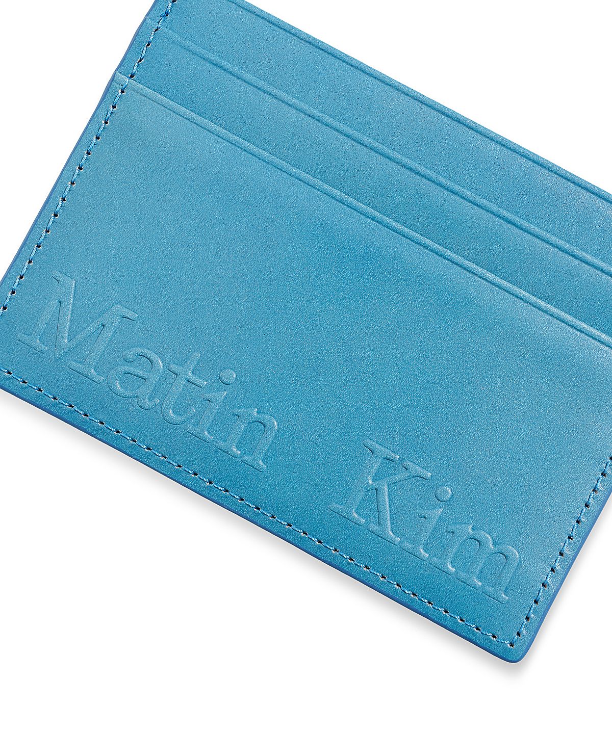 마뗑킴(MATIN KIM) EMBOSSED LOGO CARD WALLET IN BLUE