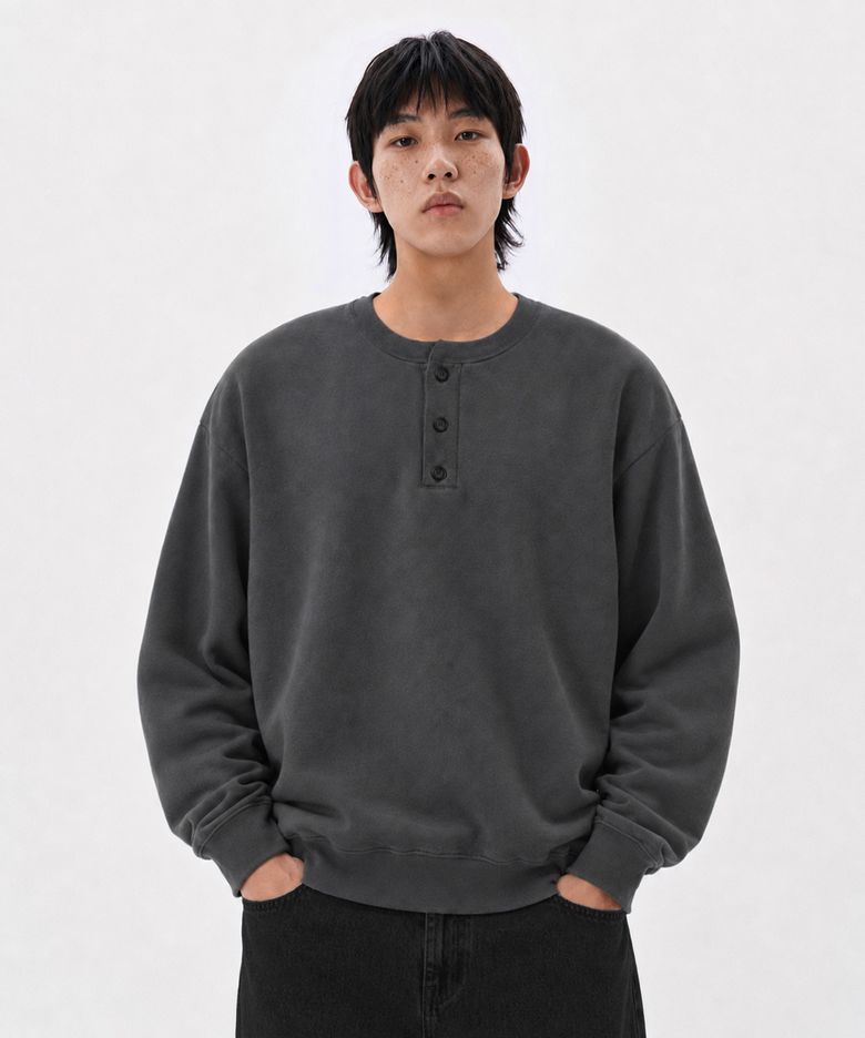 헨리넥 세미 크롭 맨투맨 차콜