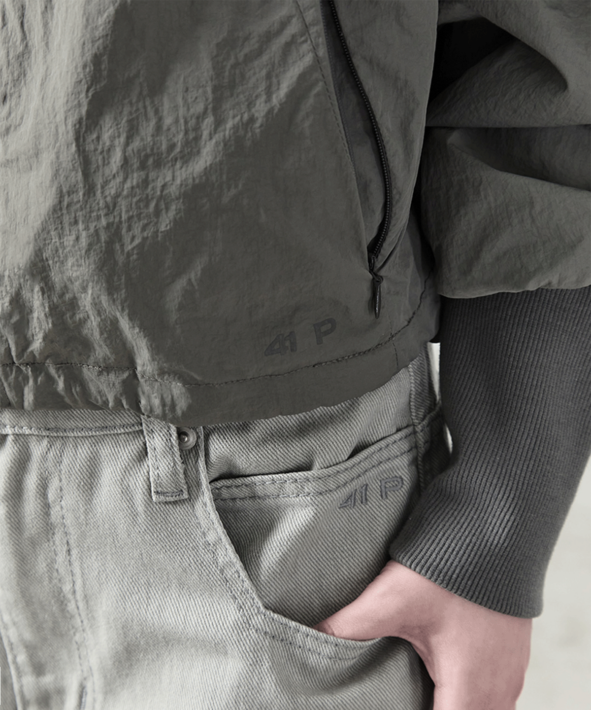 사일프레이(41PRAY) Cropped Panel Zip Windbreaker / Drak Grey