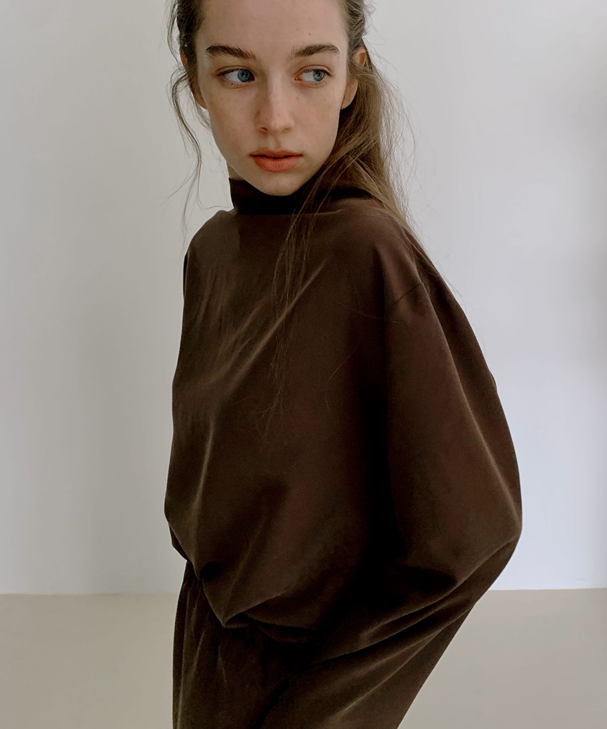 오얼즈(OURLS) Hez Cupra Blouse(2color)