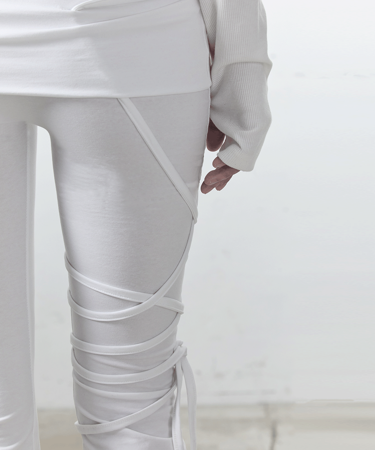 사일프레이(41PRAY) Drawstring Slit Capri Pants / White