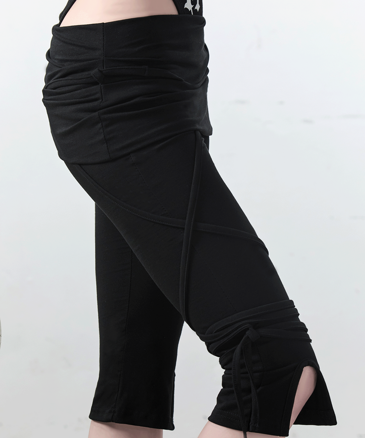 사일프레이(41PRAY) Drawstring Slit Capri Pants / Black