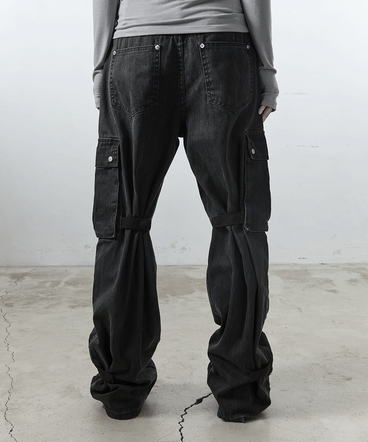 사일프레이(41PRAY) Snap Detail Cargo Pants / Black