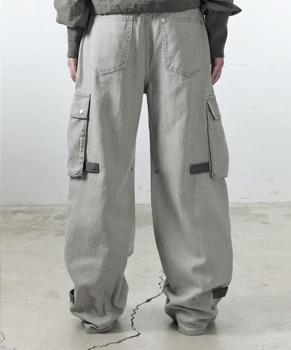 사일프레이(41PRAY) Snap Detail Cargo Pants / Light Grey
