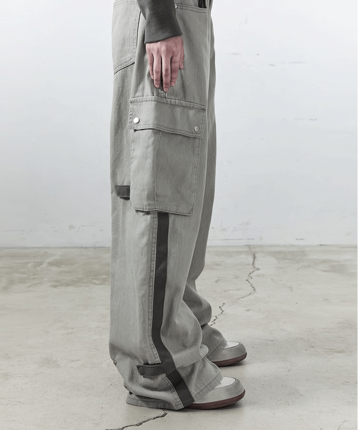 사일프레이(41PRAY) Snap Detail Cargo Pants / Light Grey