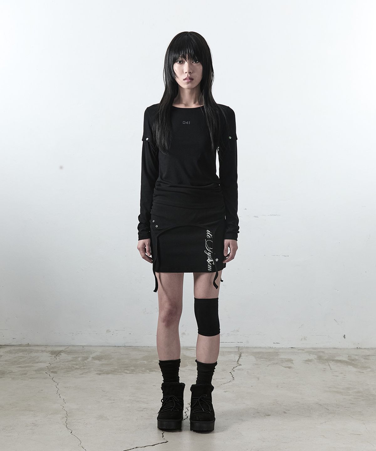 사일프레이(41PRAY) Button Cutout Sleeve Top / Black