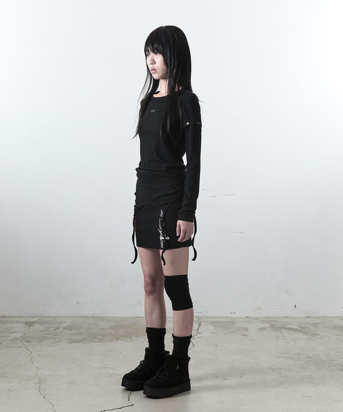 사일프레이(41PRAY) Button Cutout Sleeve Top / Black