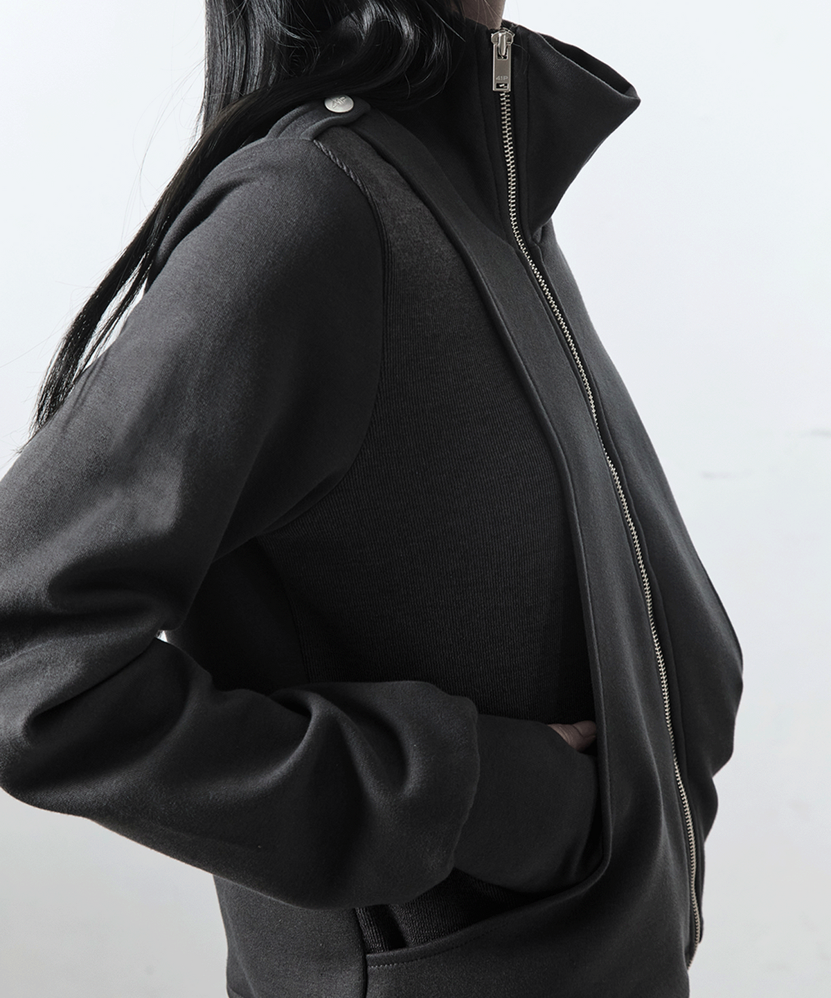 사일프레이(41PRAY) Diagnal Zip-Up / Charcoal