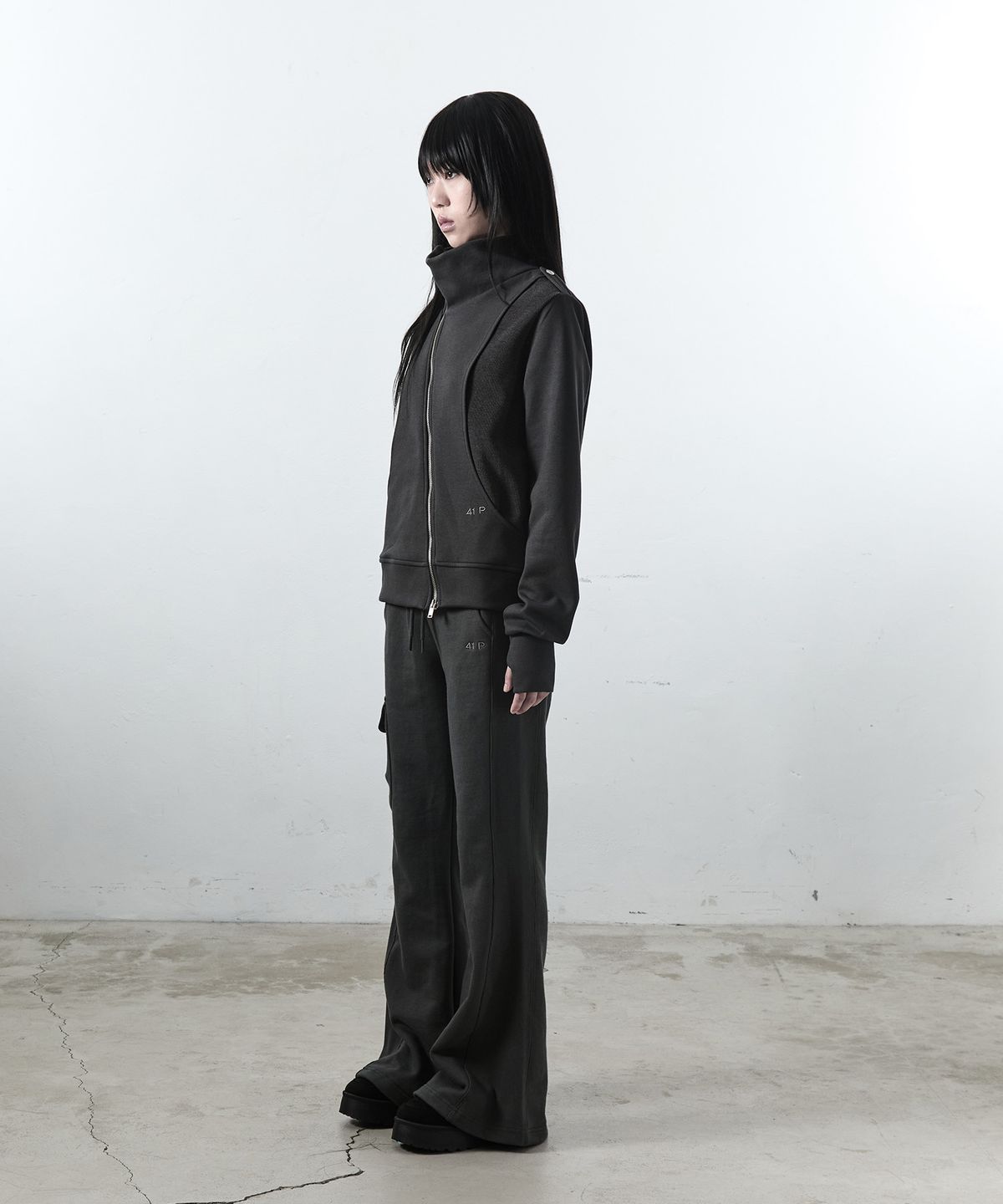 사일프레이(41PRAY) Diagnal Zip-Up / Charcoal