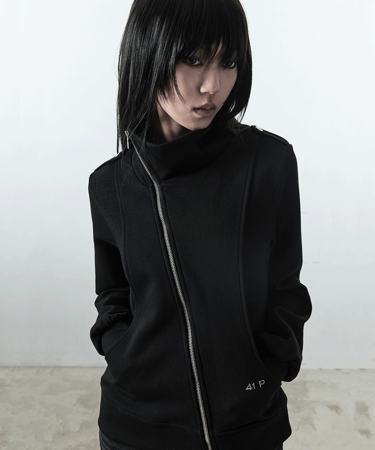 사일프레이(41PRAY) Diagnal Zip-Up / Black