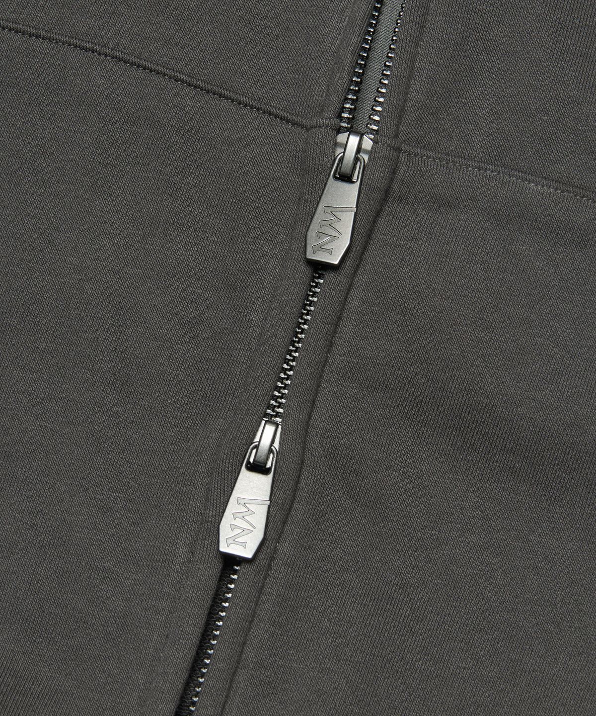 노매뉴얼(NOMANUAL) NM EMBOSSED HOODED ZIP-UP - CHARCOAL