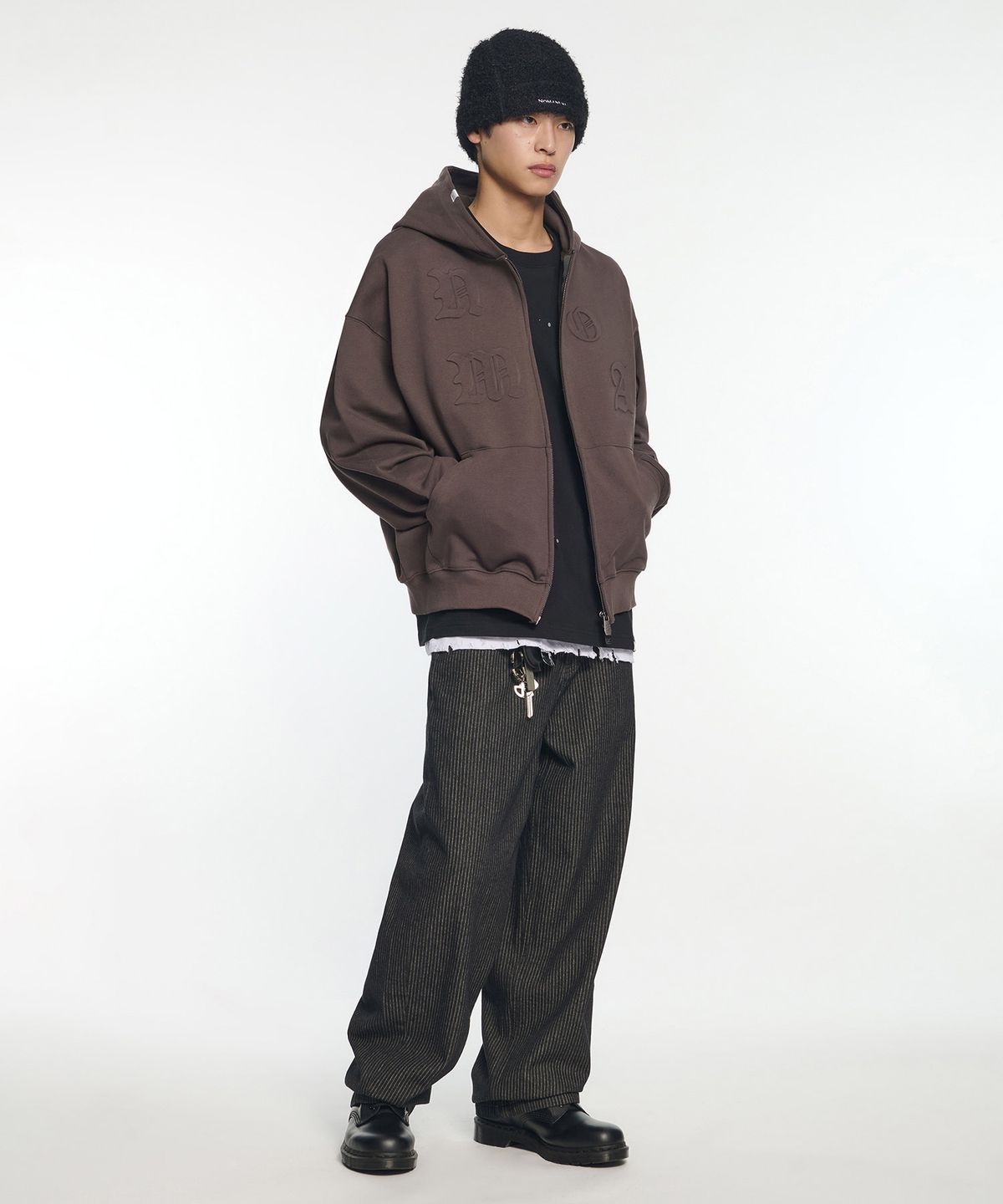 노매뉴얼(NOMANUAL) NM EMBOSSED HOODED ZIP-UP - BROWN