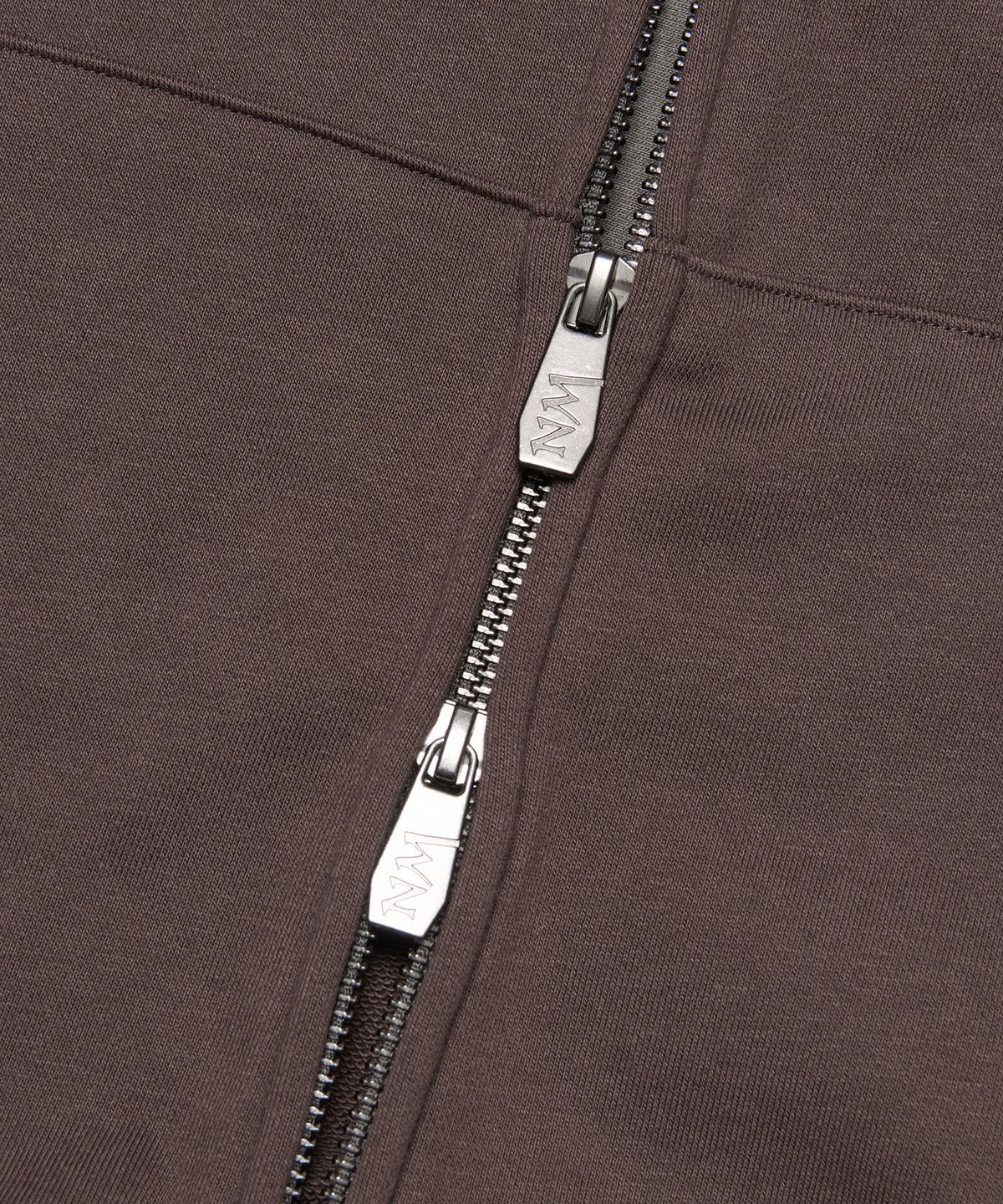 노매뉴얼(NOMANUAL) NM EMBOSSED HOODED ZIP-UP - BROWN