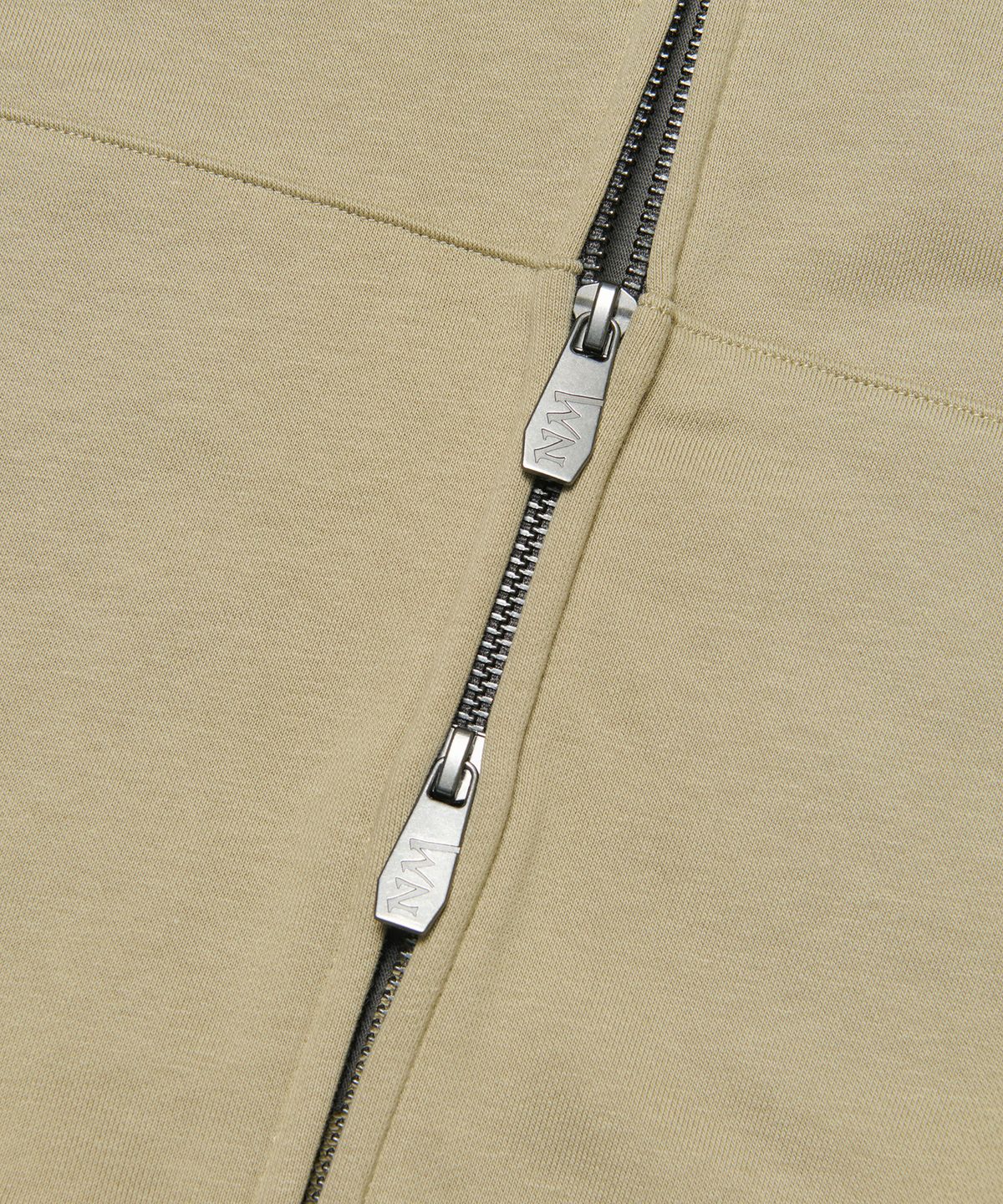 노매뉴얼(NOMANUAL) NM EMBOSSED HOODED ZIP-UP - BEIGE