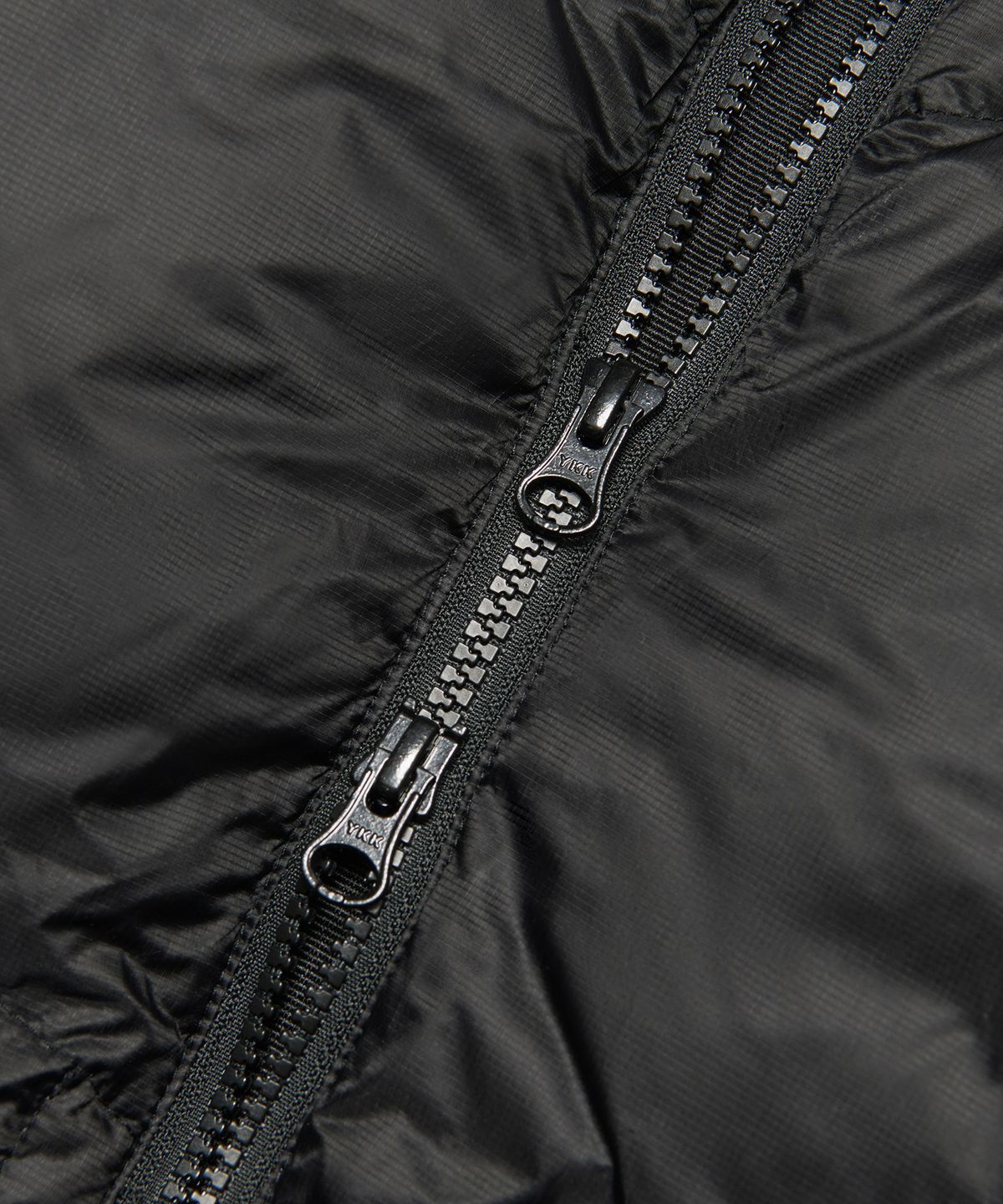 노매뉴얼(NOMANUAL) SLANT CROP HOODED DUCK DOWN - BLACK