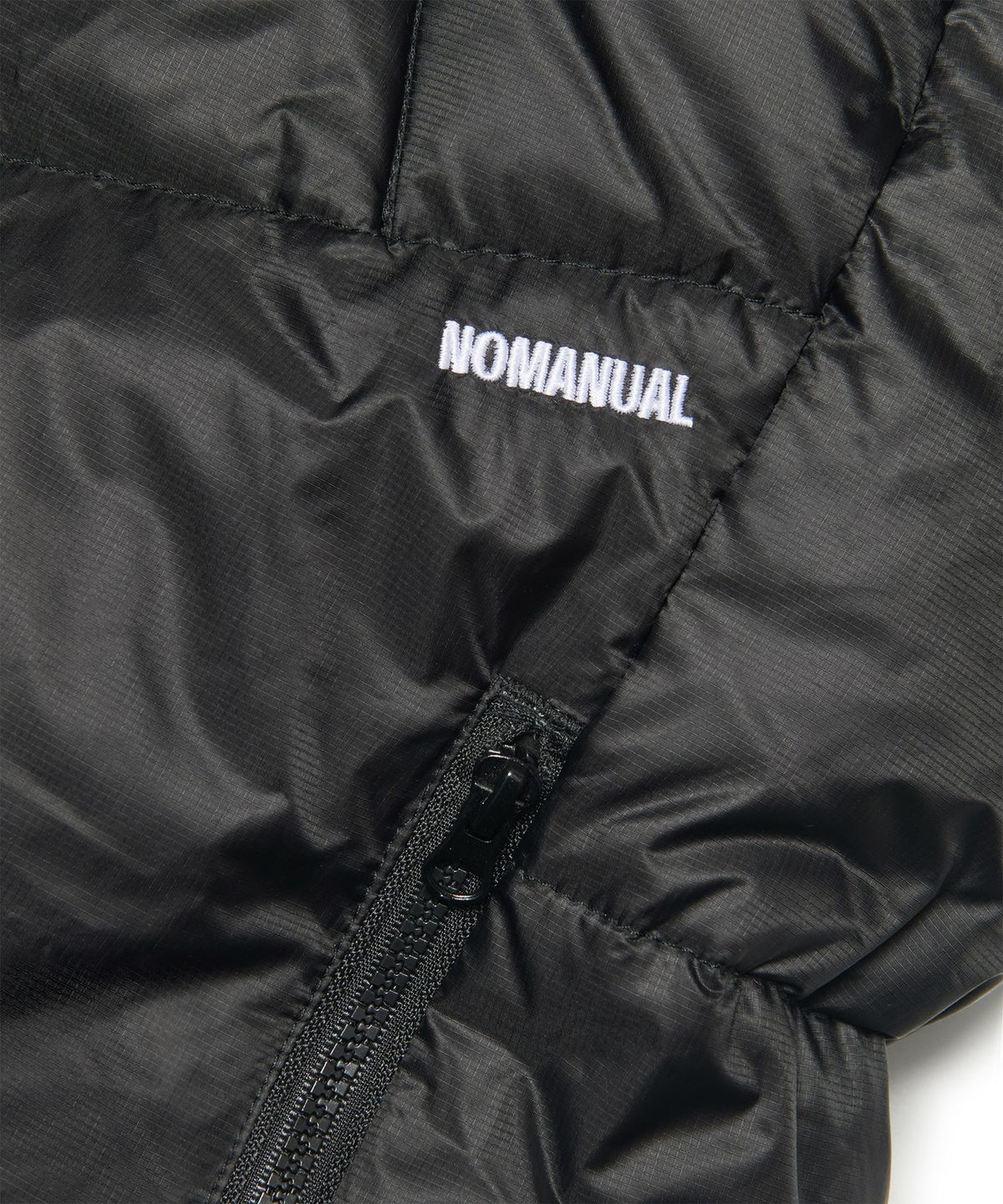 노매뉴얼(NOMANUAL) SLANT CROP HOODED DUCK DOWN - BLACK