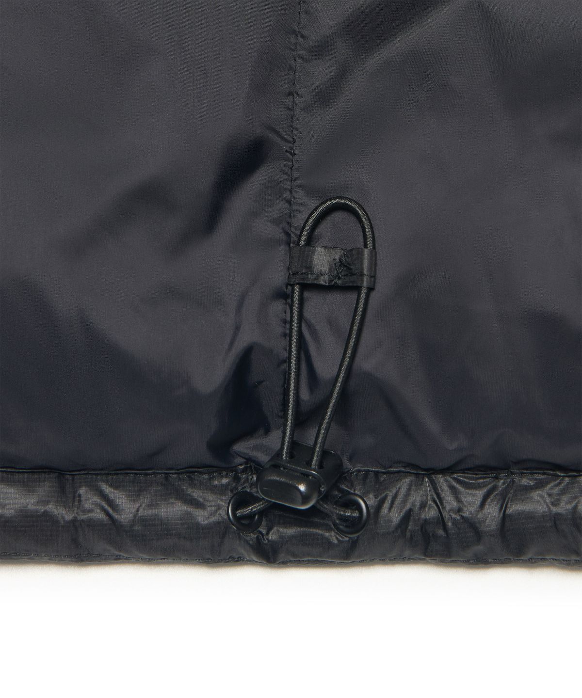 노매뉴얼(NOMANUAL) SLANT CROP HOODED DUCK DOWN - BLACK