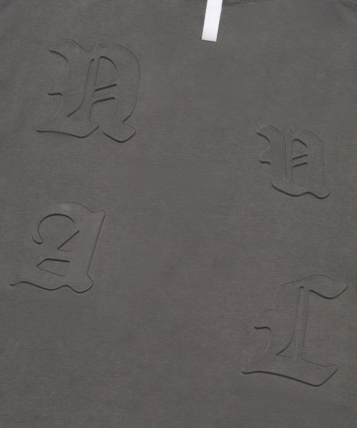 노매뉴얼(NOMANUAL) NM EMBOSSED T-SHIRT - CHARCOAL