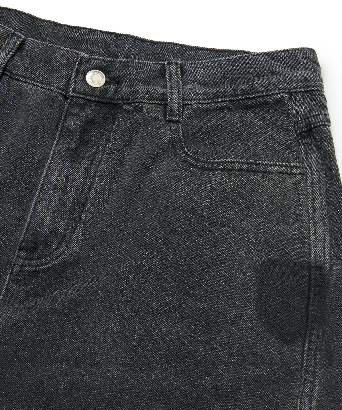 노매뉴얼(NOMANUAL) EMBLEM PATCHED DENIM PANTS - WASHED BLACK