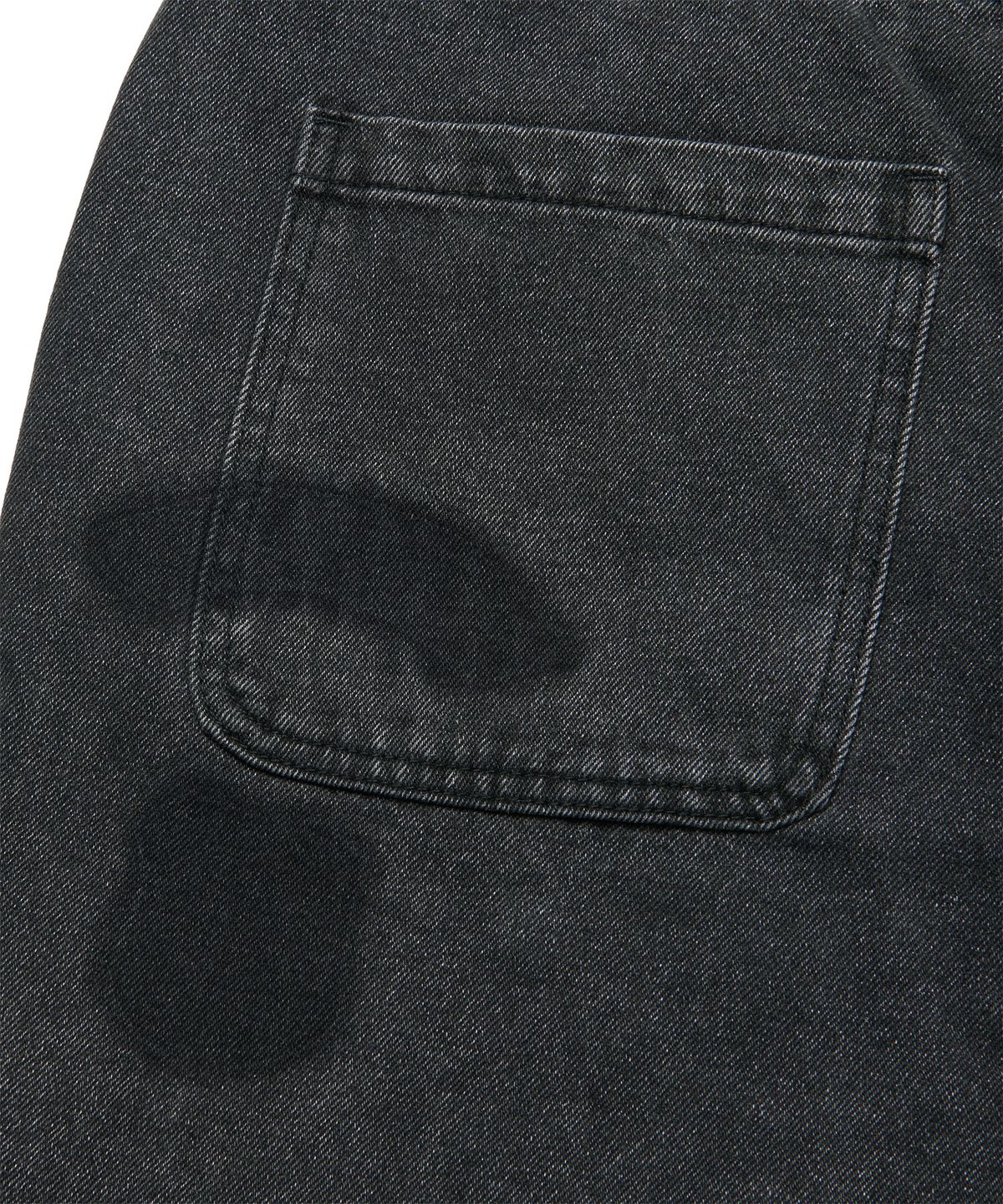 노매뉴얼(NOMANUAL) EMBLEM PATCHED DENIM PANTS - WASHED BLACK