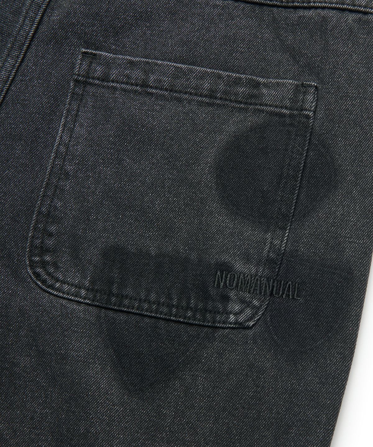 노매뉴얼(NOMANUAL) EMBLEM PATCHED DENIM PANTS - WASHED BLACK