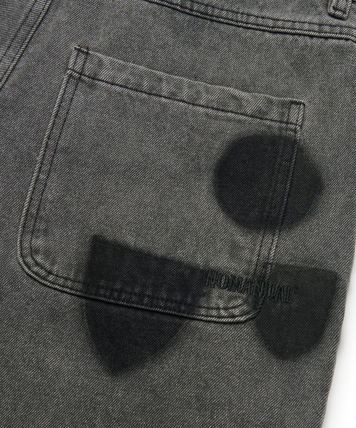 노매뉴얼(NOMANUAL) EMBLEM PATCHED DENIM PANTS - WASHED GRAY
